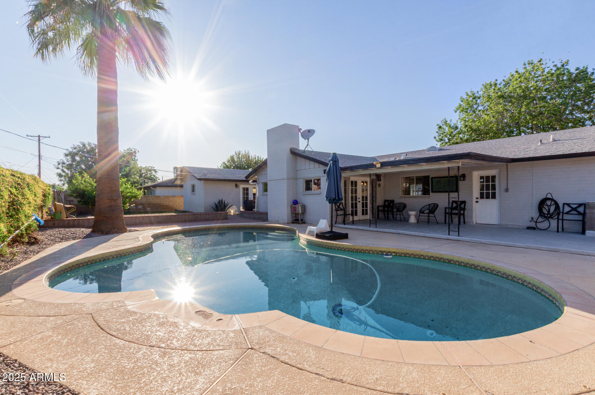 4117 E COOLIDGE Street