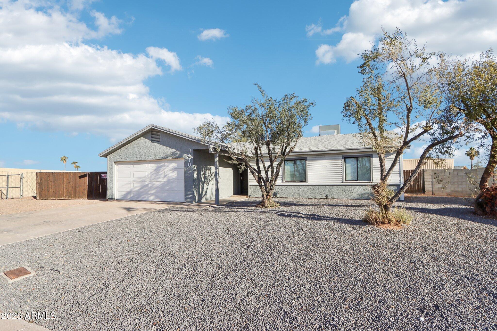 3410 E EVERETT Drive
