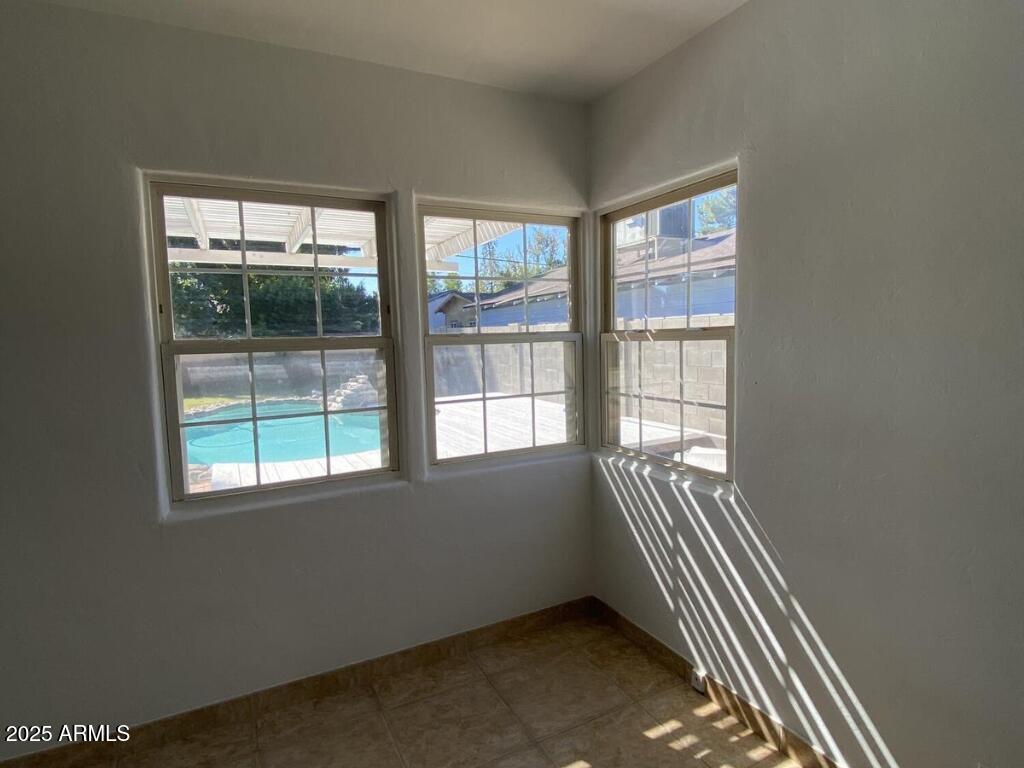 27 W Georgia Avenue
