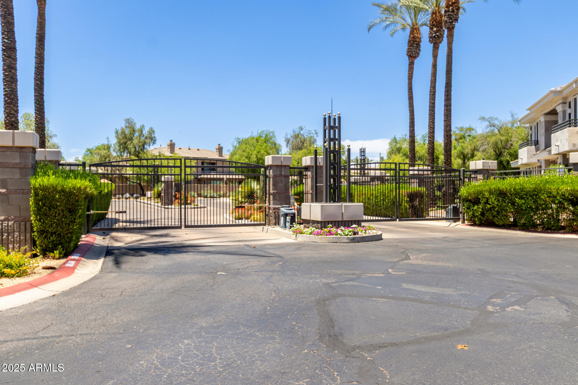 15221 N CLUBGATE Drive 2139