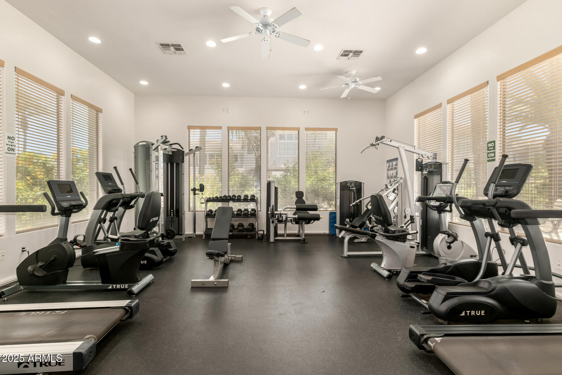 15221 N CLUBGATE Drive 2139