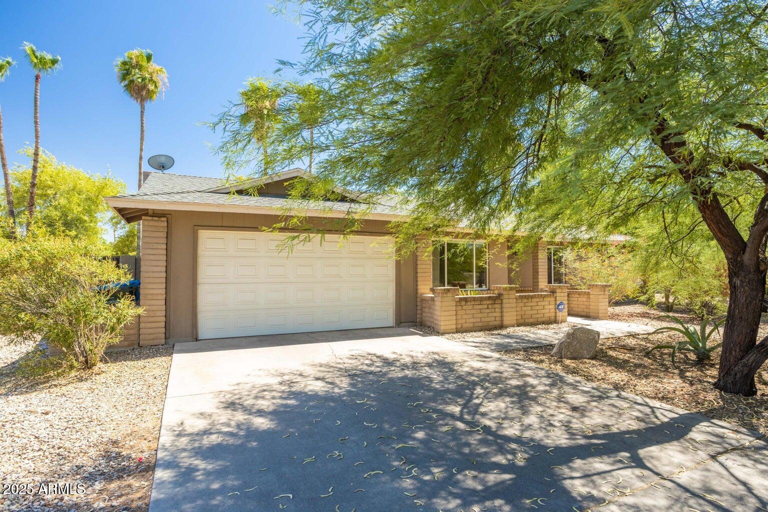 4077 E Cholla Street