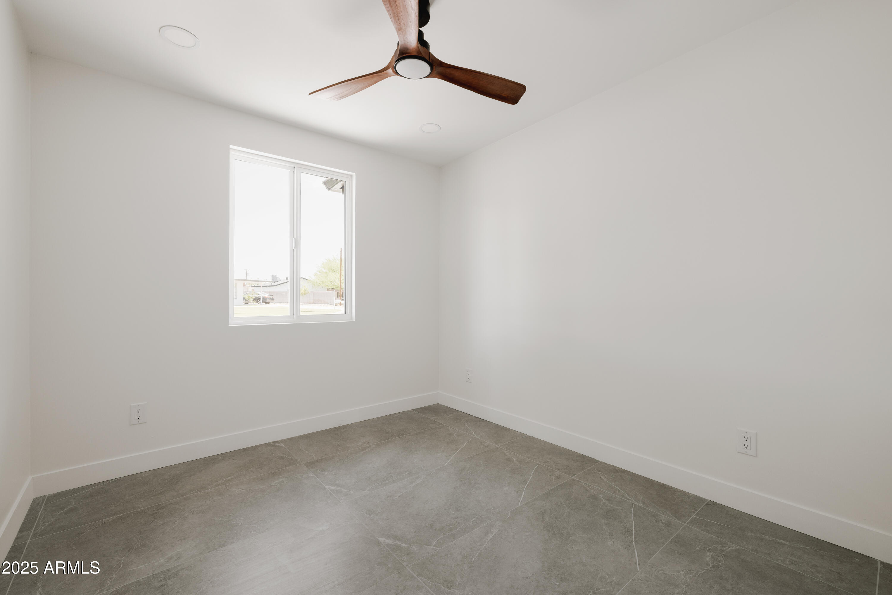 7620 N 12TH Place