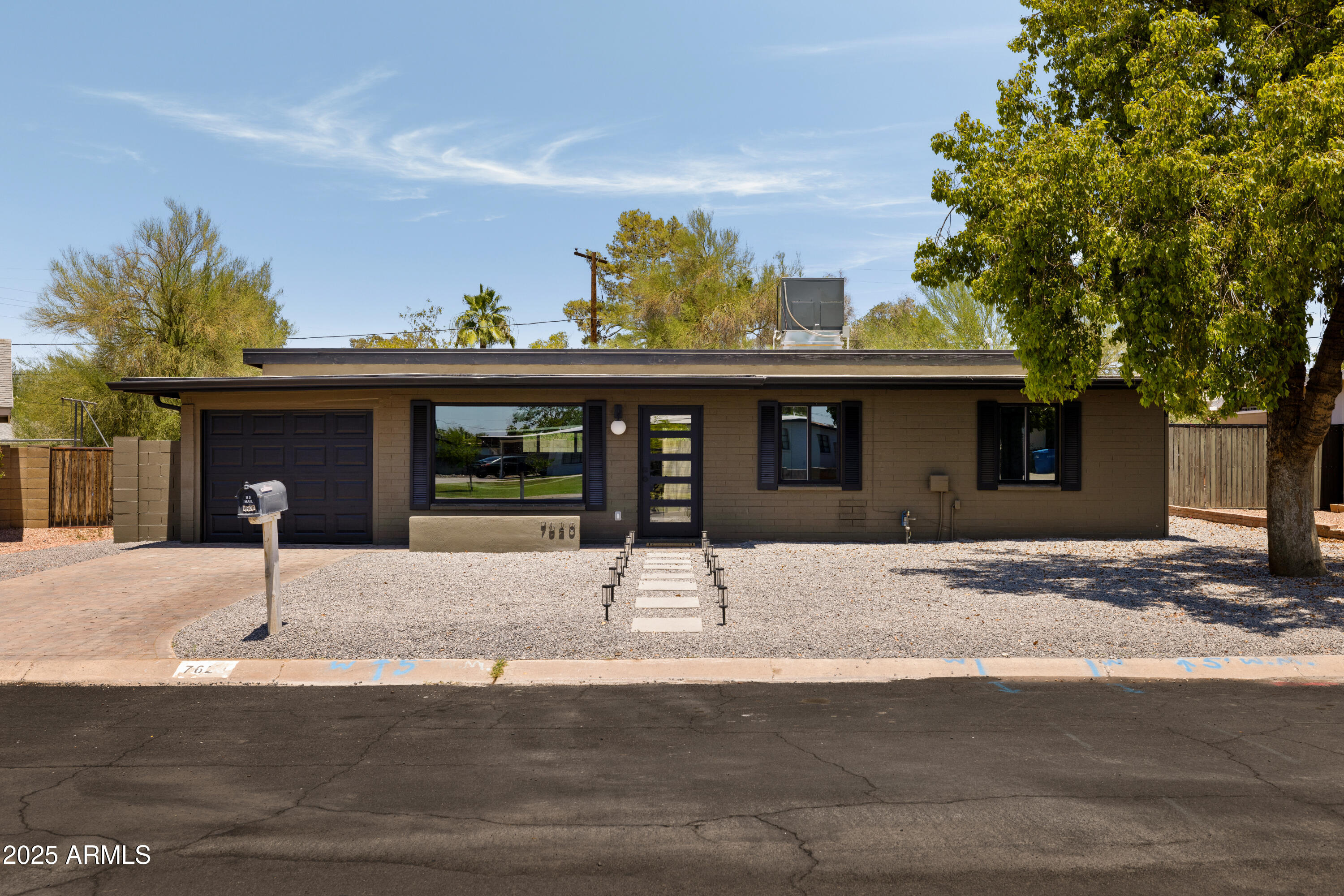 7620 N 12TH Place