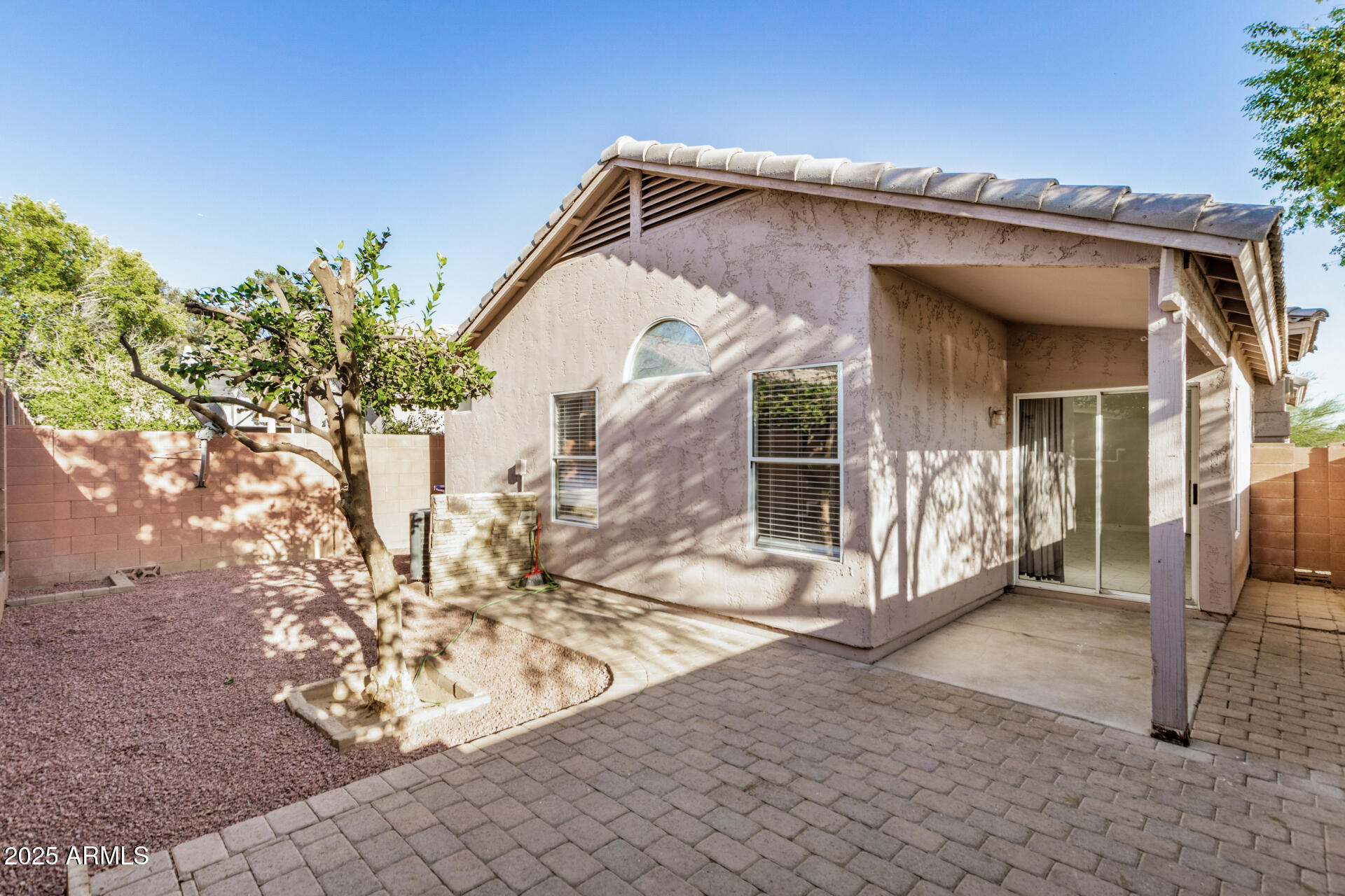 2221 E UNION HILLS Drive 113