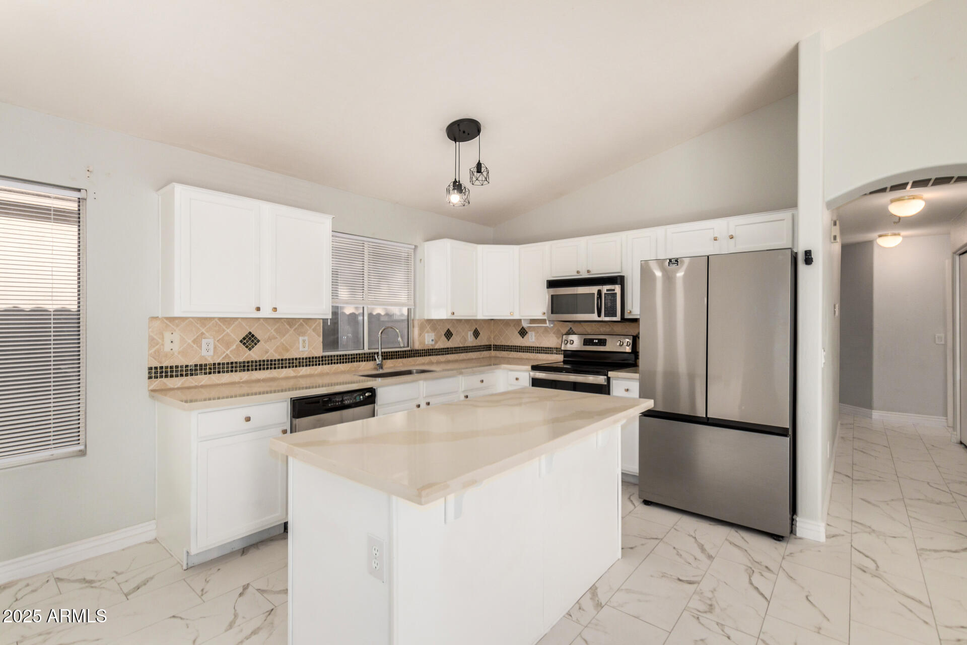 2221 E UNION HILLS Drive 113
