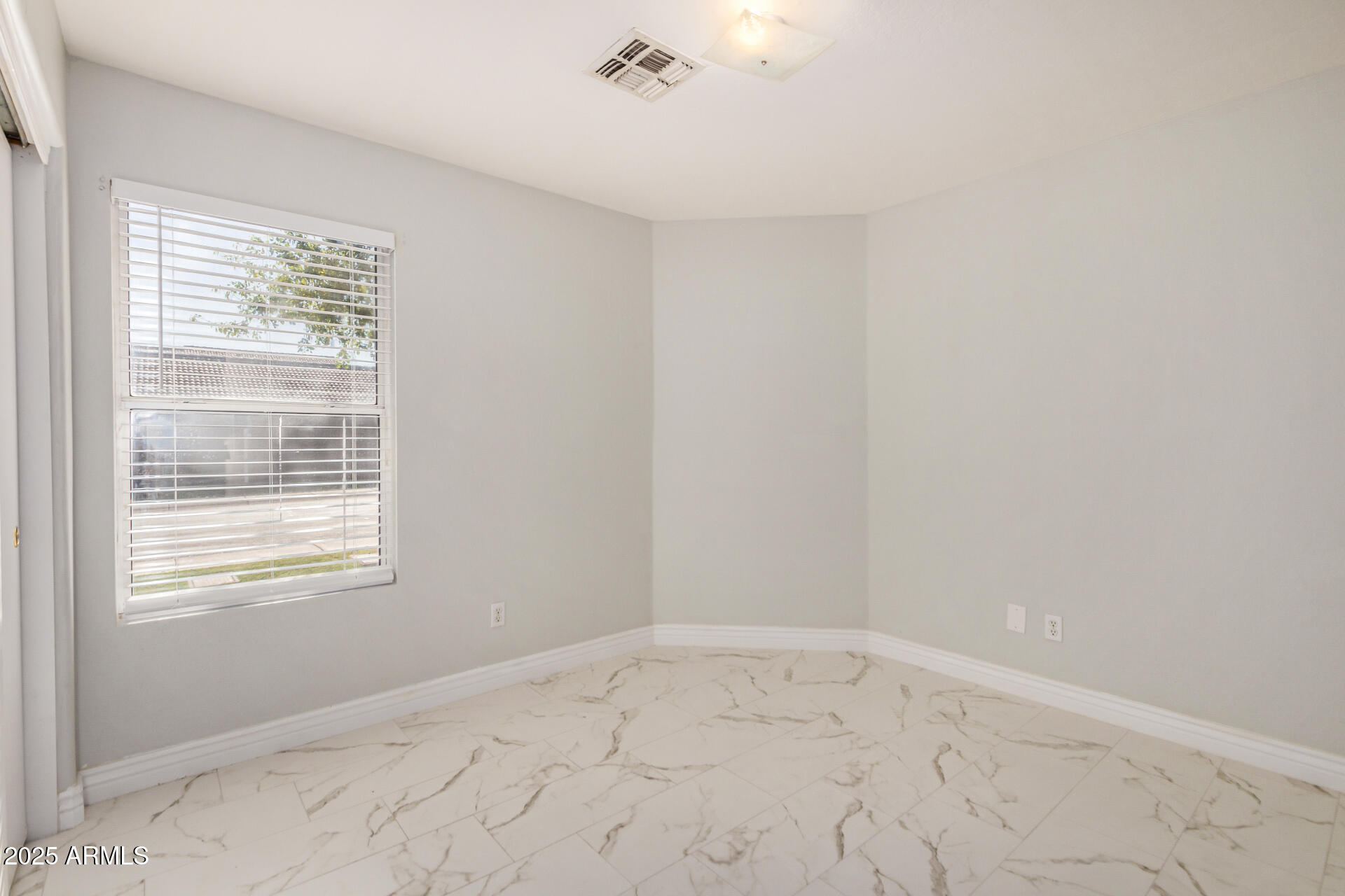 2221 E UNION HILLS Drive 113