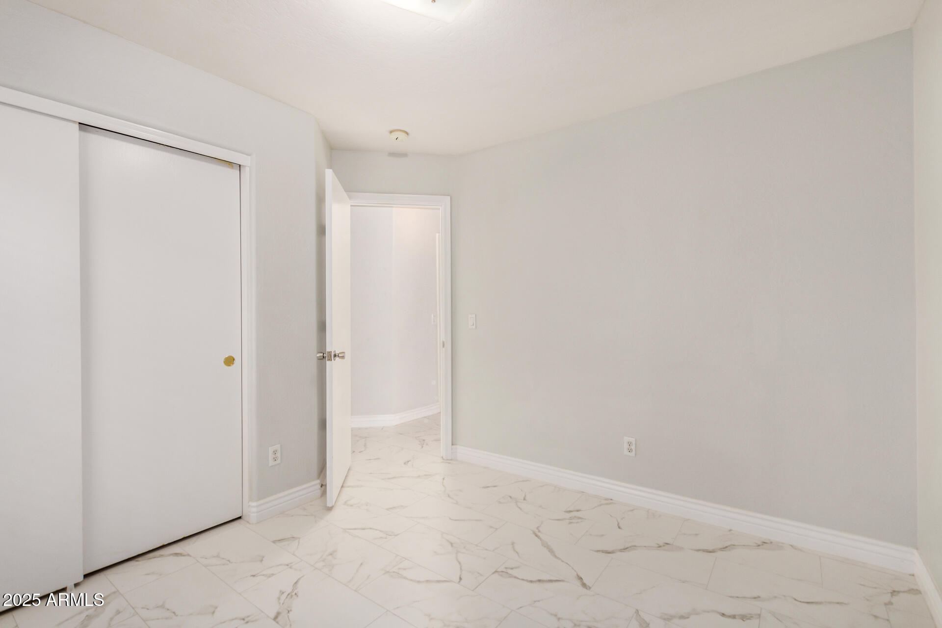 2221 E UNION HILLS Drive 113