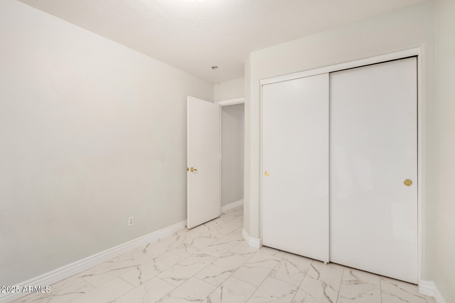 2221 E UNION HILLS Drive 113