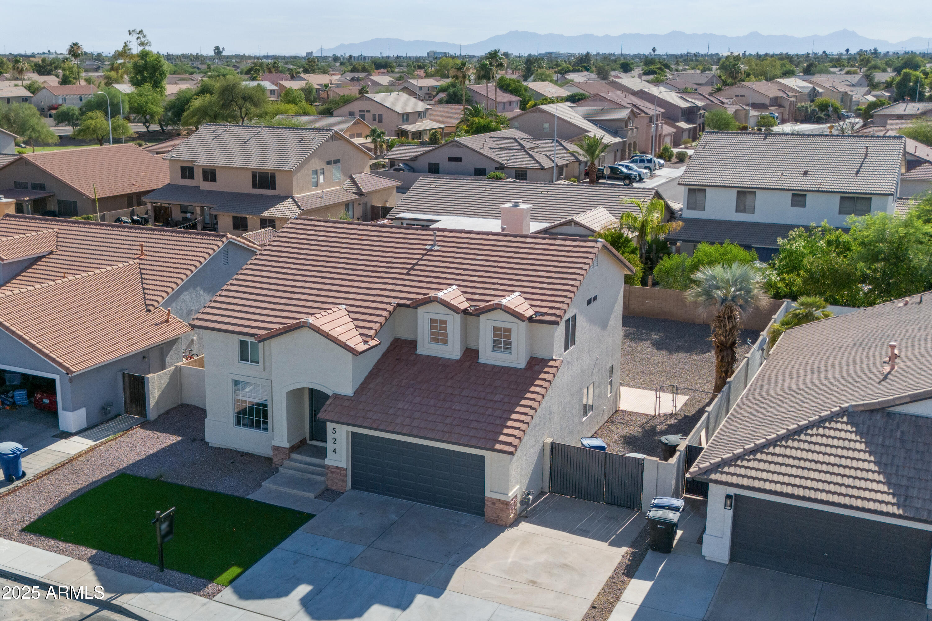 524 N LEOMA Lane
