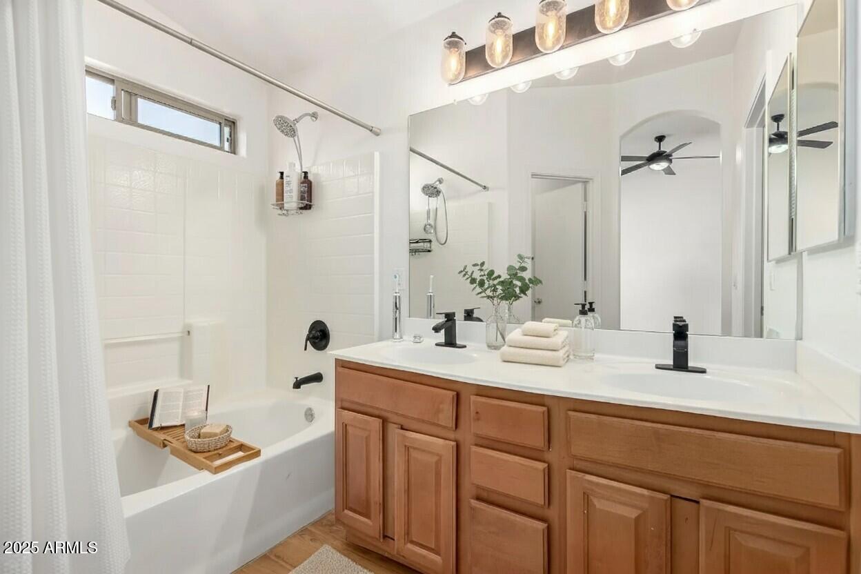 1516 E LA SALLE Street