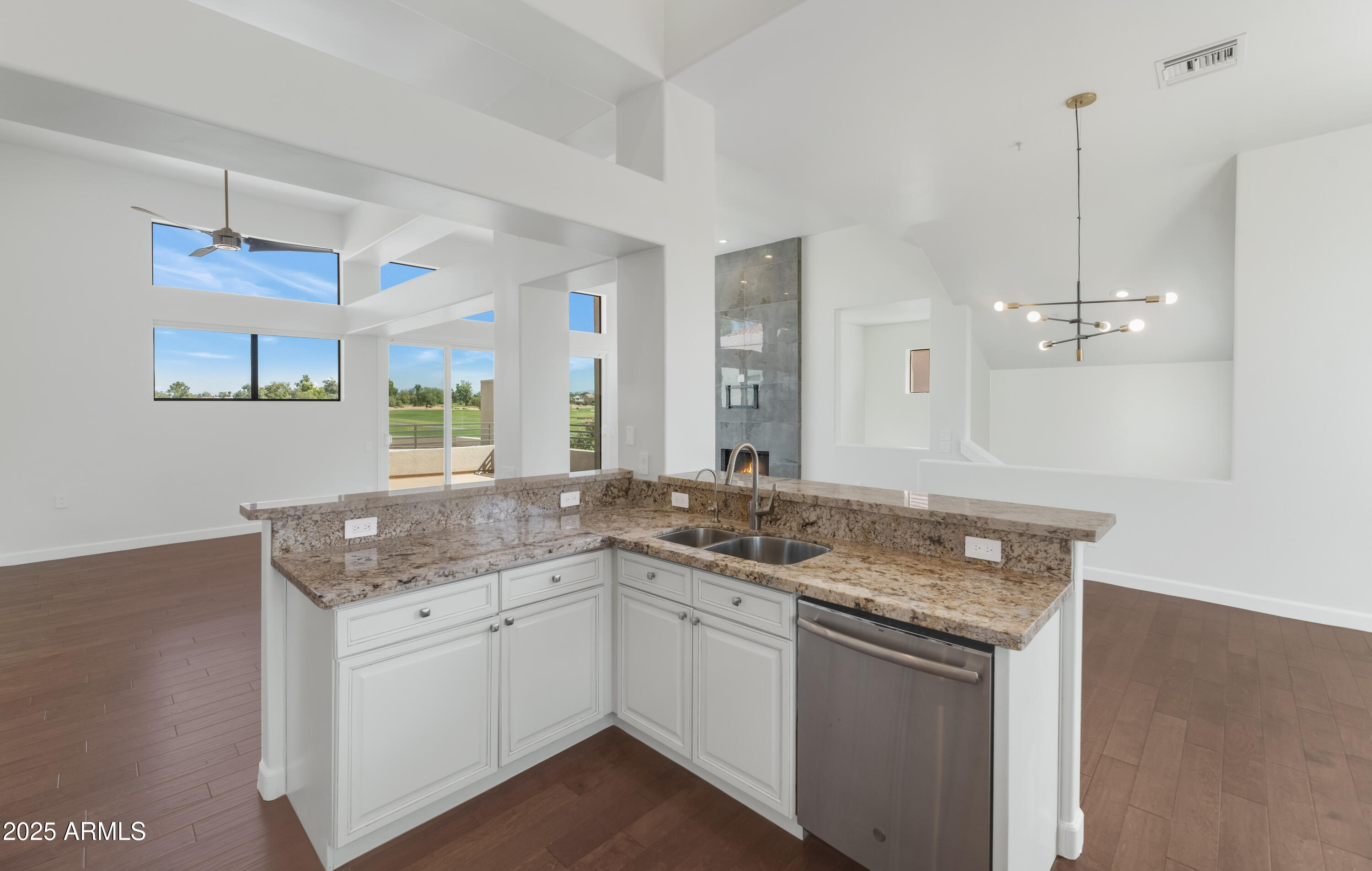 8989 N GAINEY CENTER Drive 211