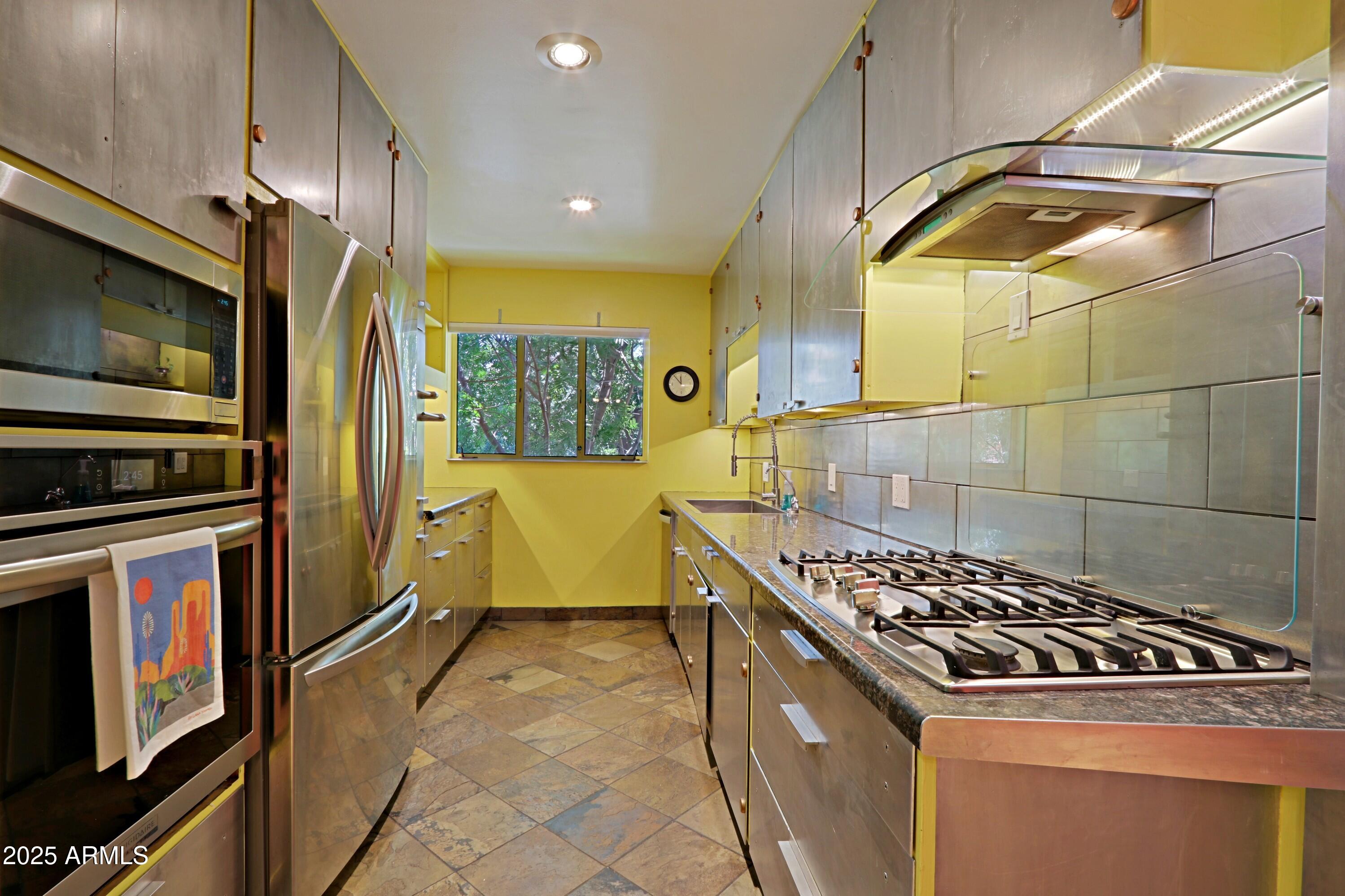 150 E CORONADO Road 52
