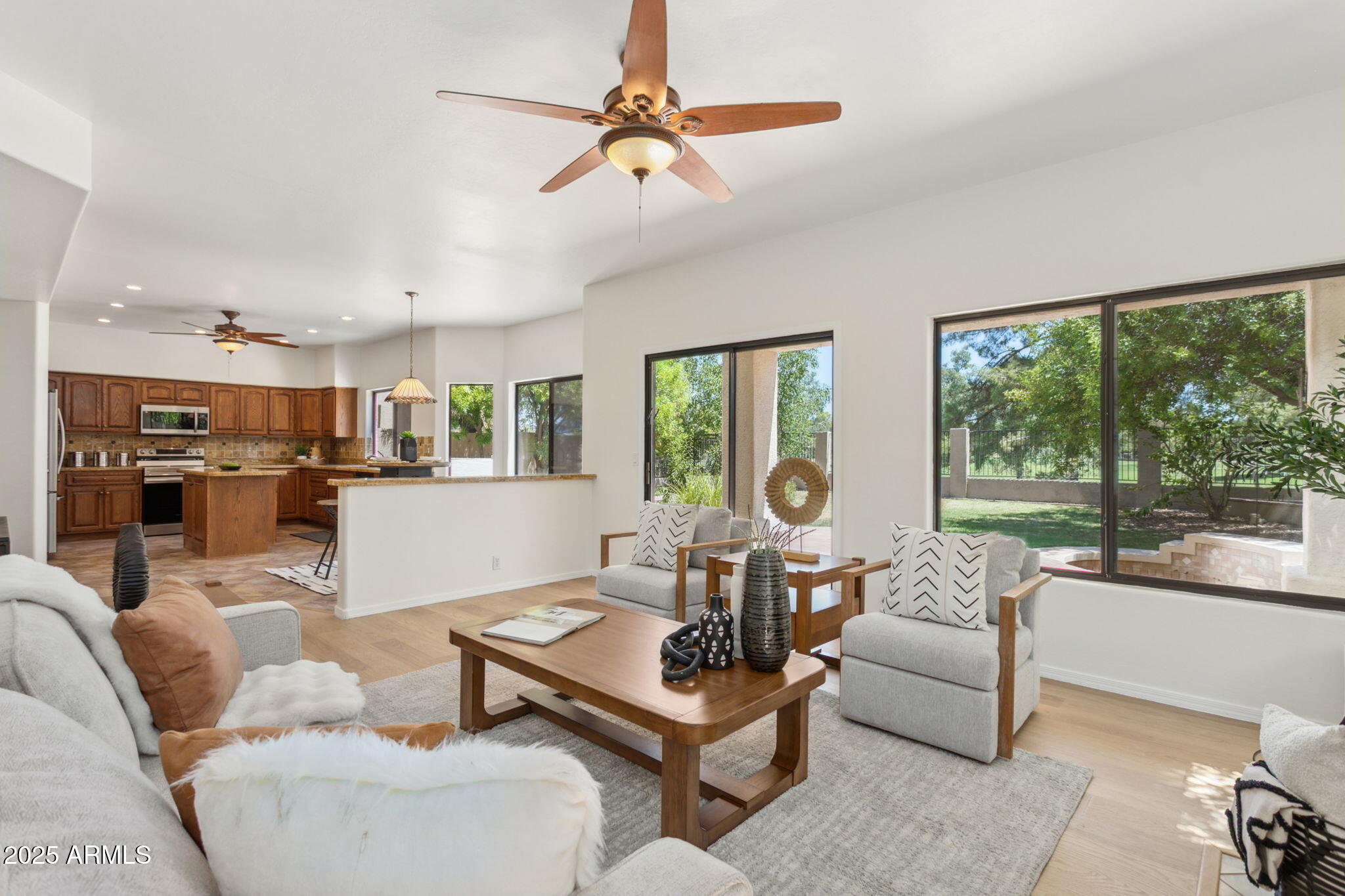 2242 W MYRTLE Drive