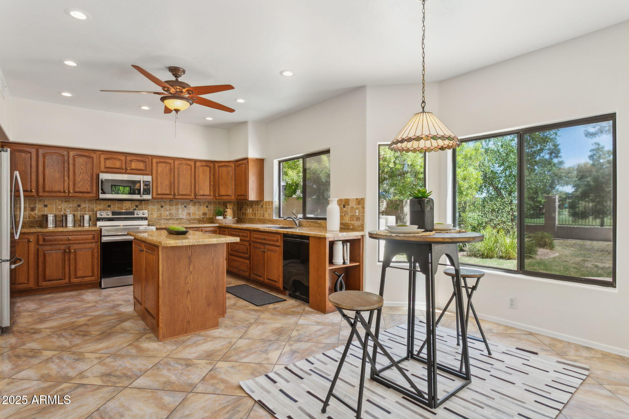 2242 W MYRTLE Drive