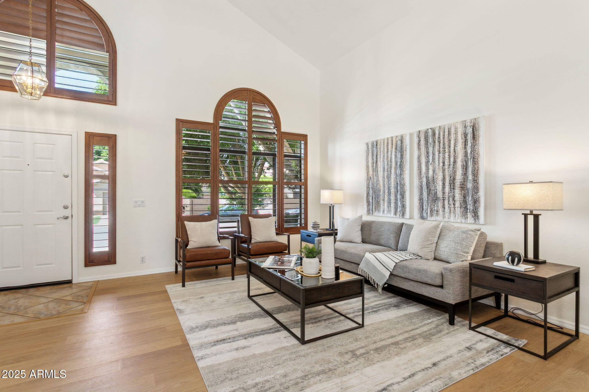 2242 W MYRTLE Drive