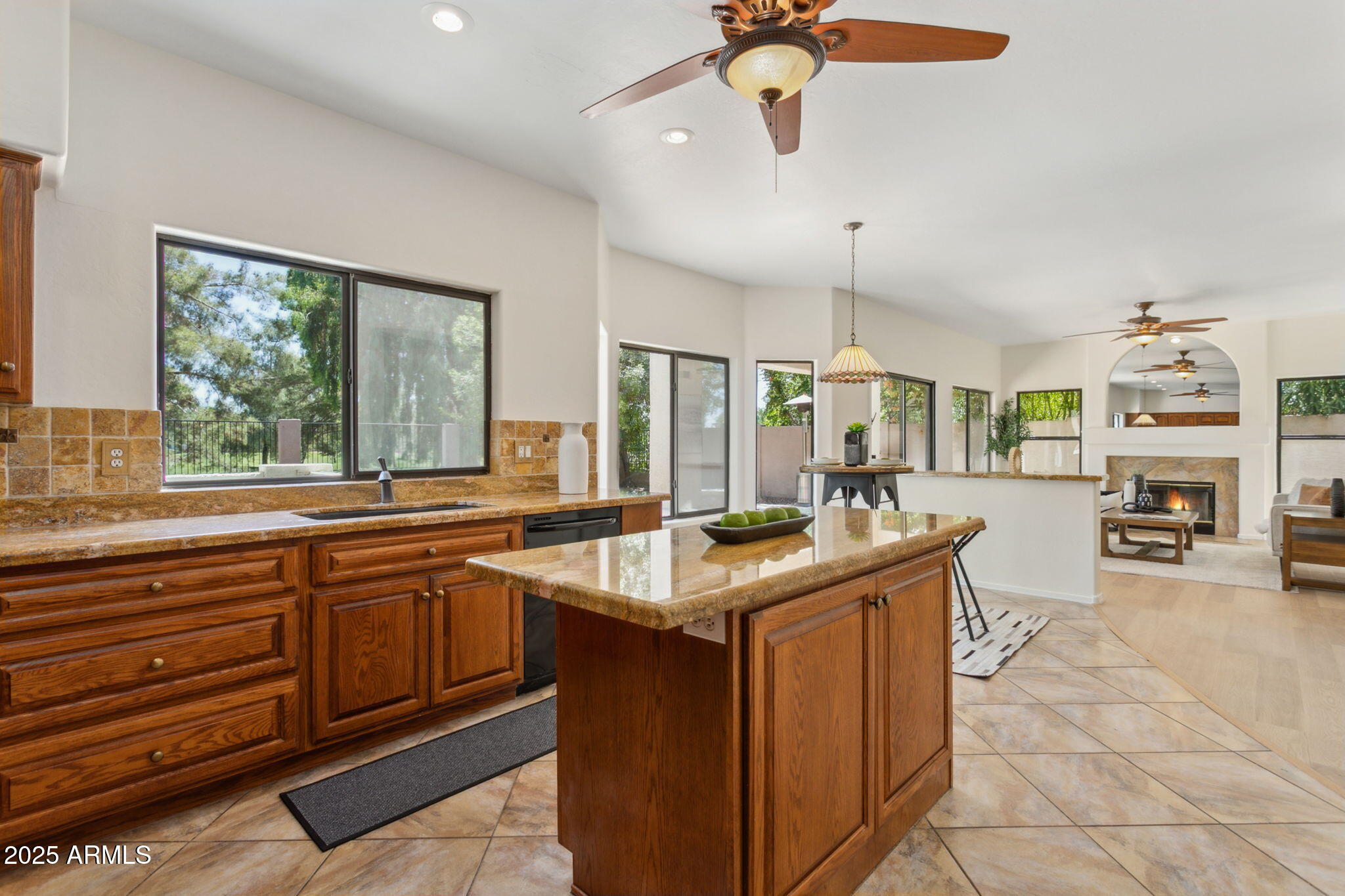 2242 W MYRTLE Drive