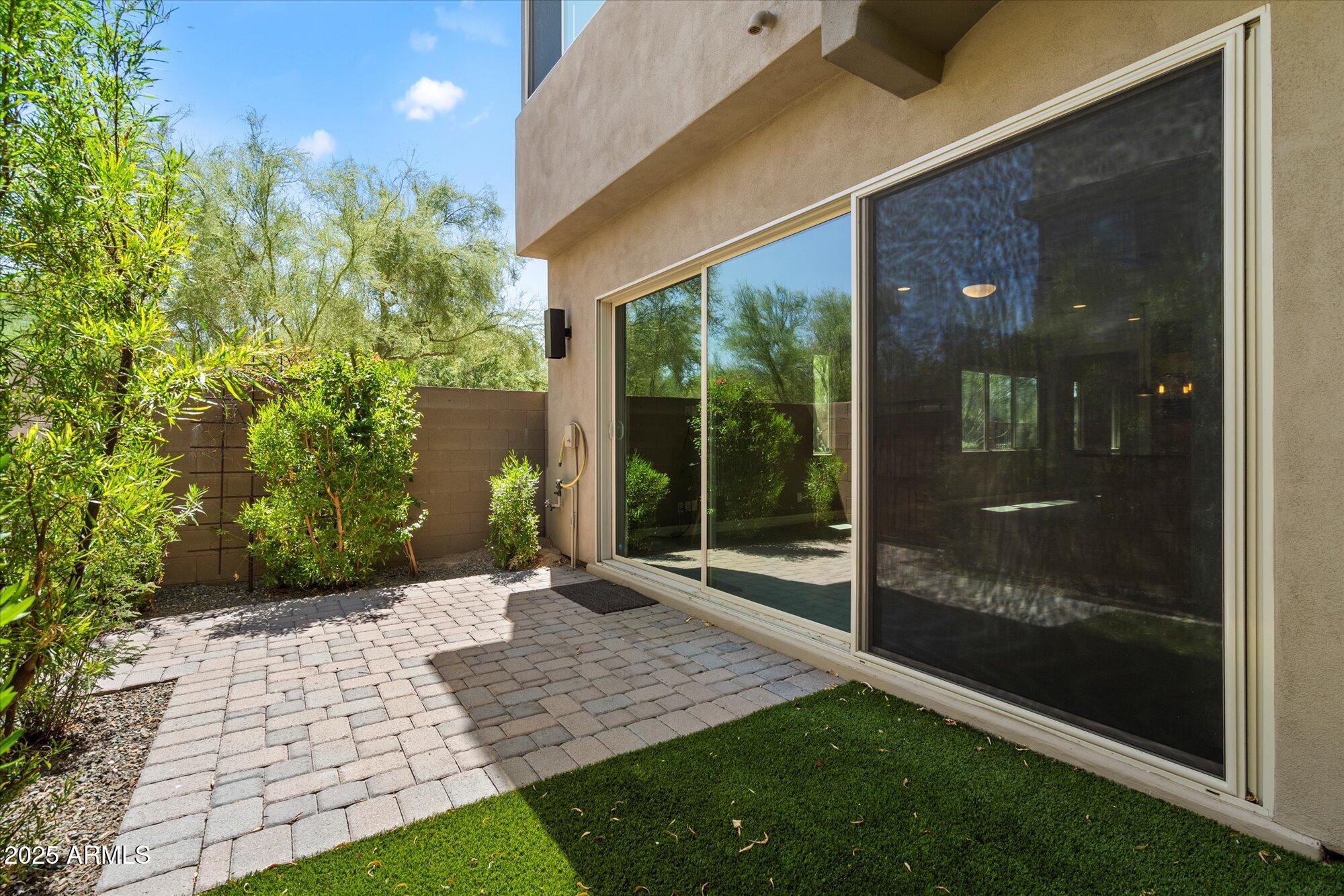 7508 E VIA DE LUNA Drive