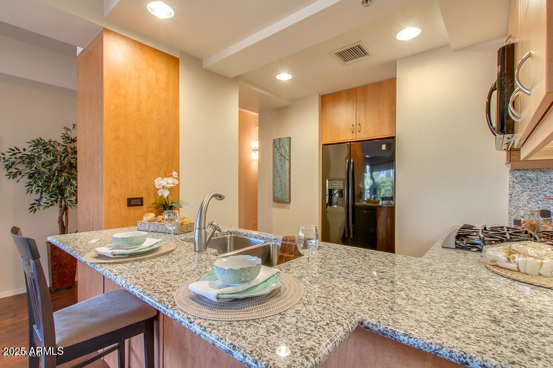 7161 E RANCHO VISTA Drive 2011