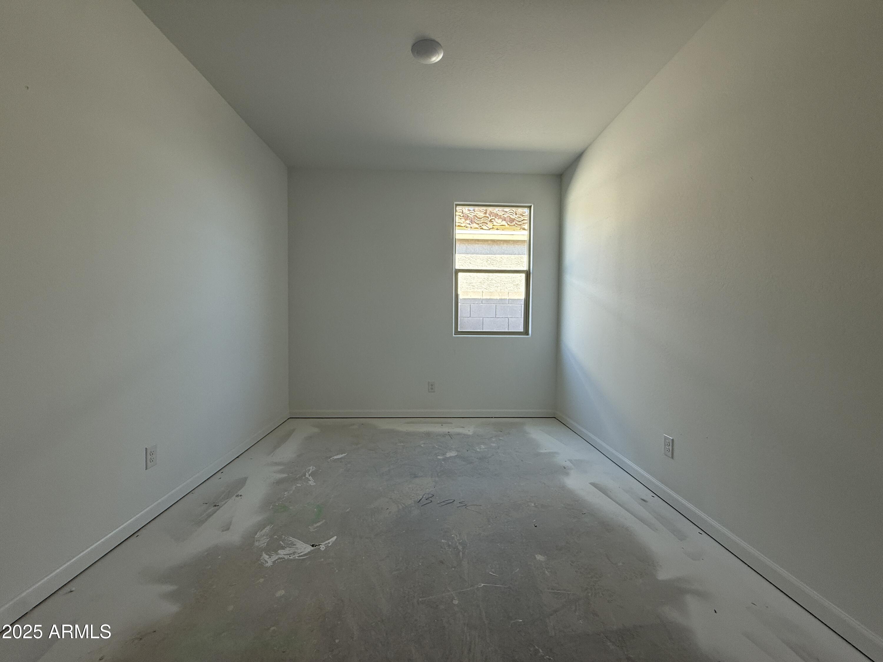 9627 W TAMARISK Avenue