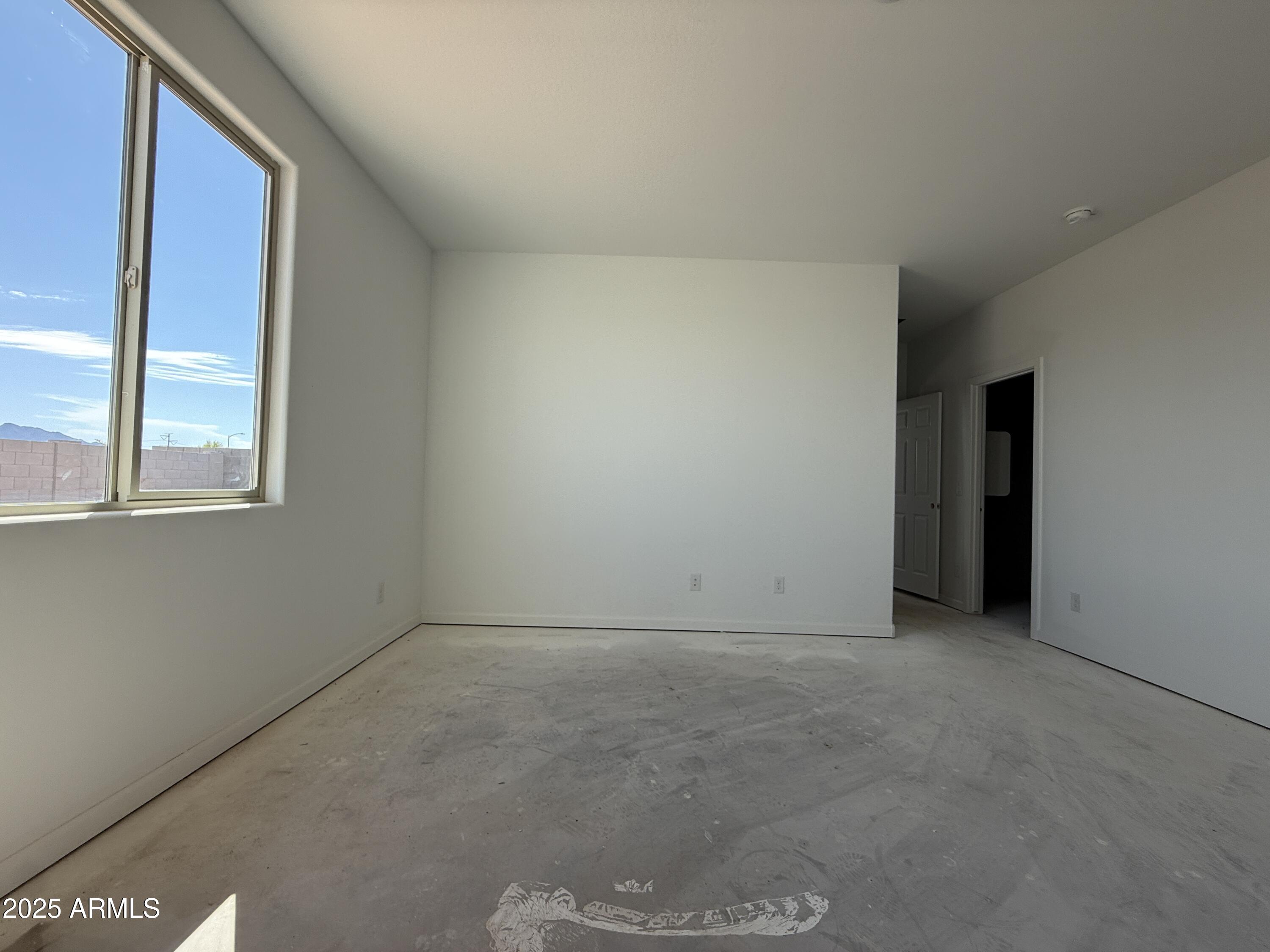 9627 W TAMARISK Avenue