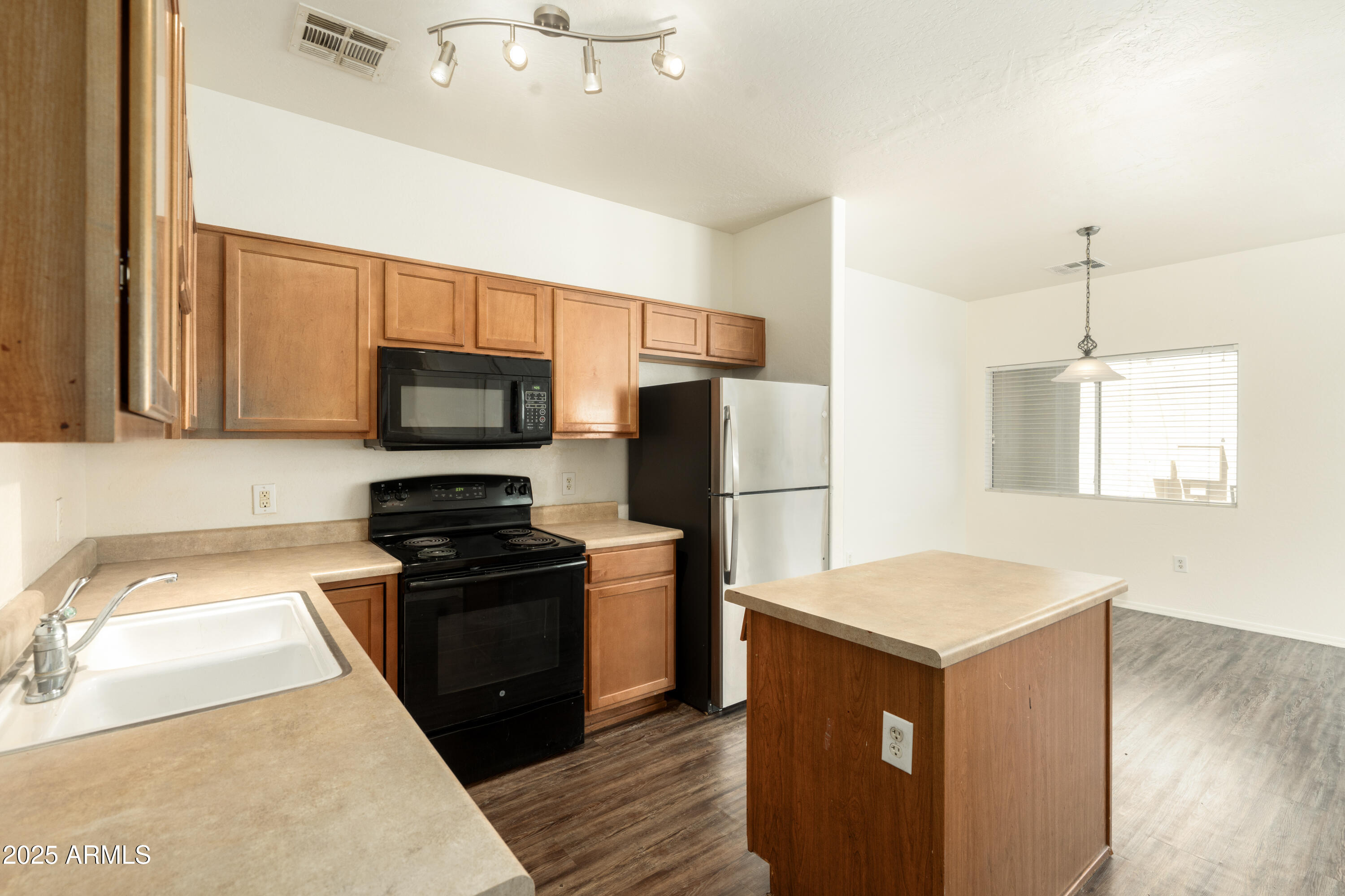 1718 W Colter Street Unit 176