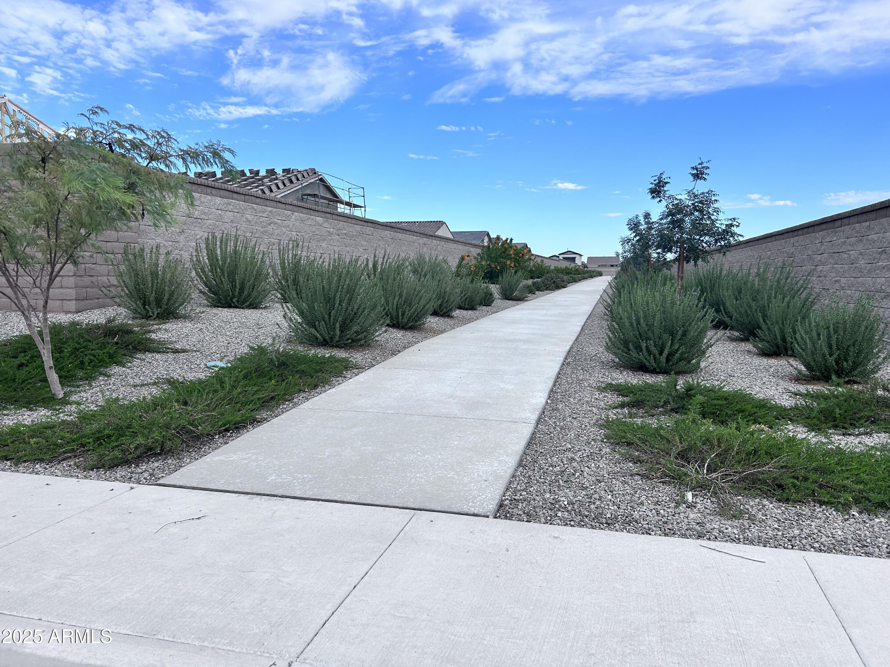 2621 E RUSTLER Road