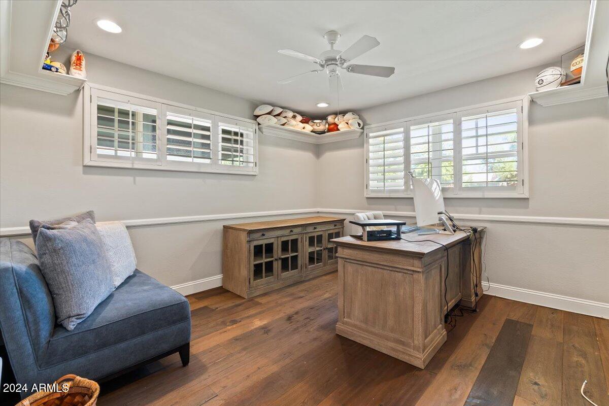 3841 E ELM Street