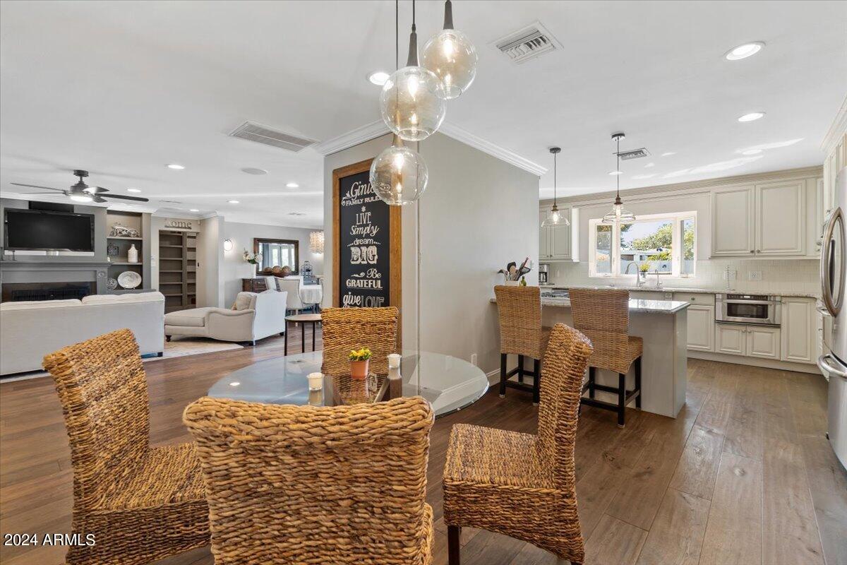 3841 E ELM Street