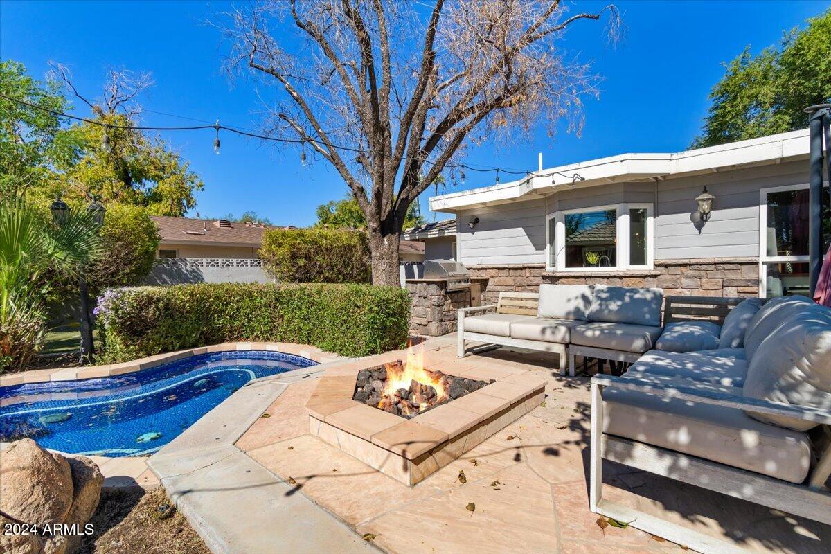 3841 E ELM Street