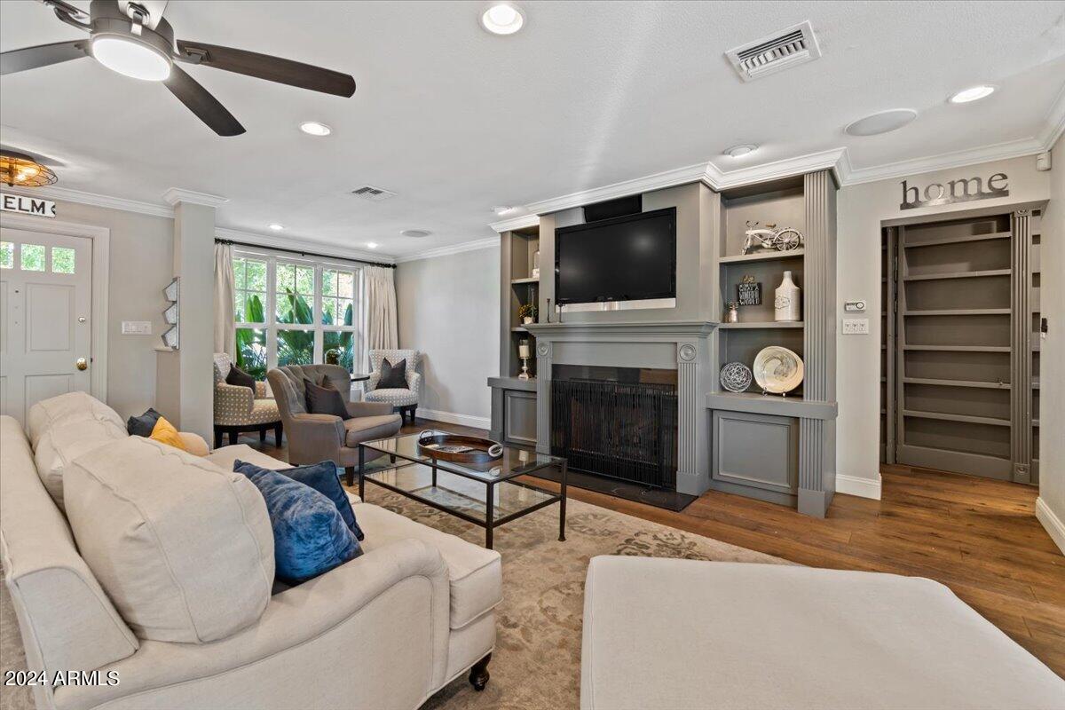 3841 E ELM Street