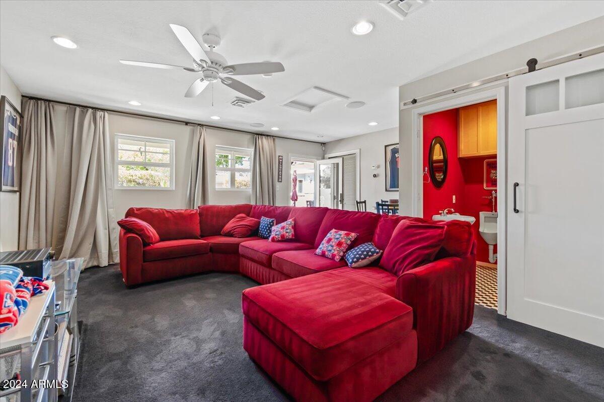 3841 E ELM Street