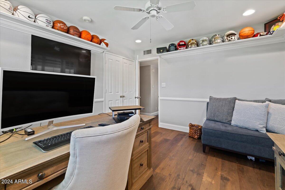 3841 E ELM Street
