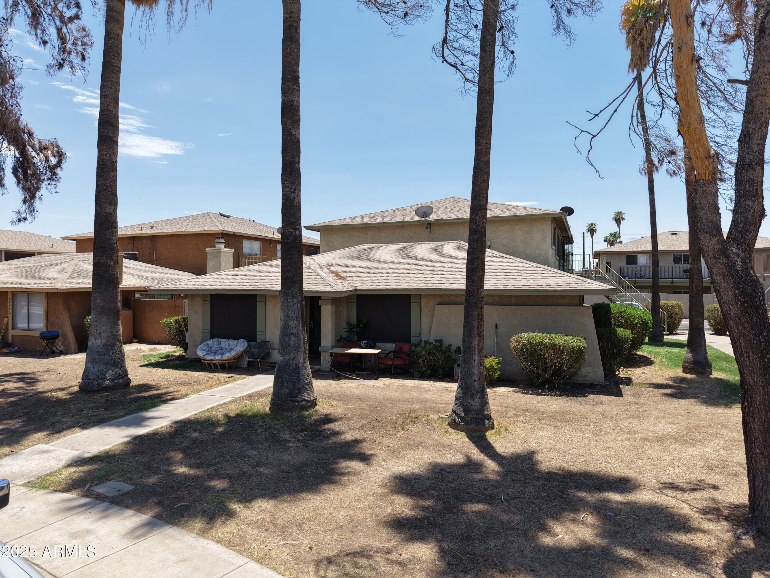 3319 W HARMONT Drive
