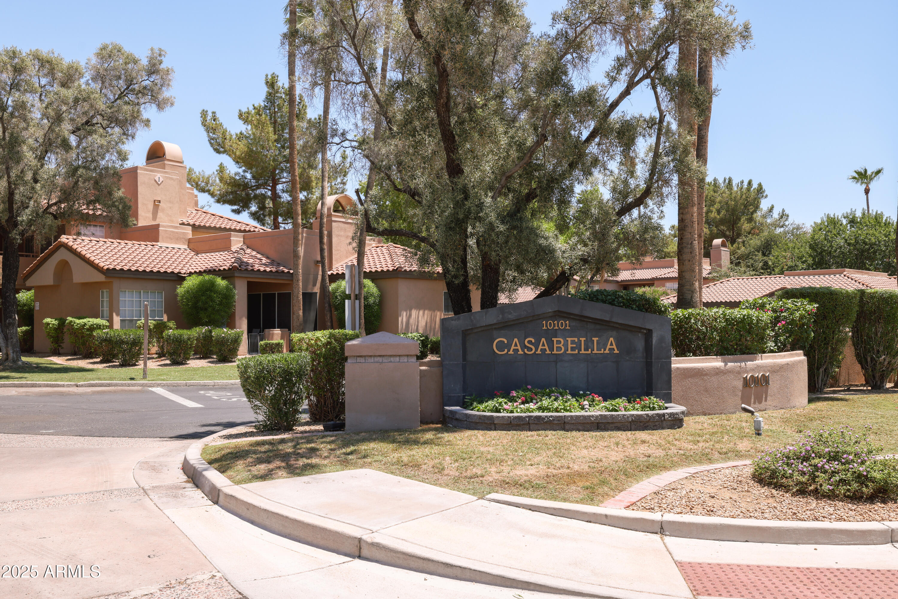 10101 N ARABIAN Trail 2004