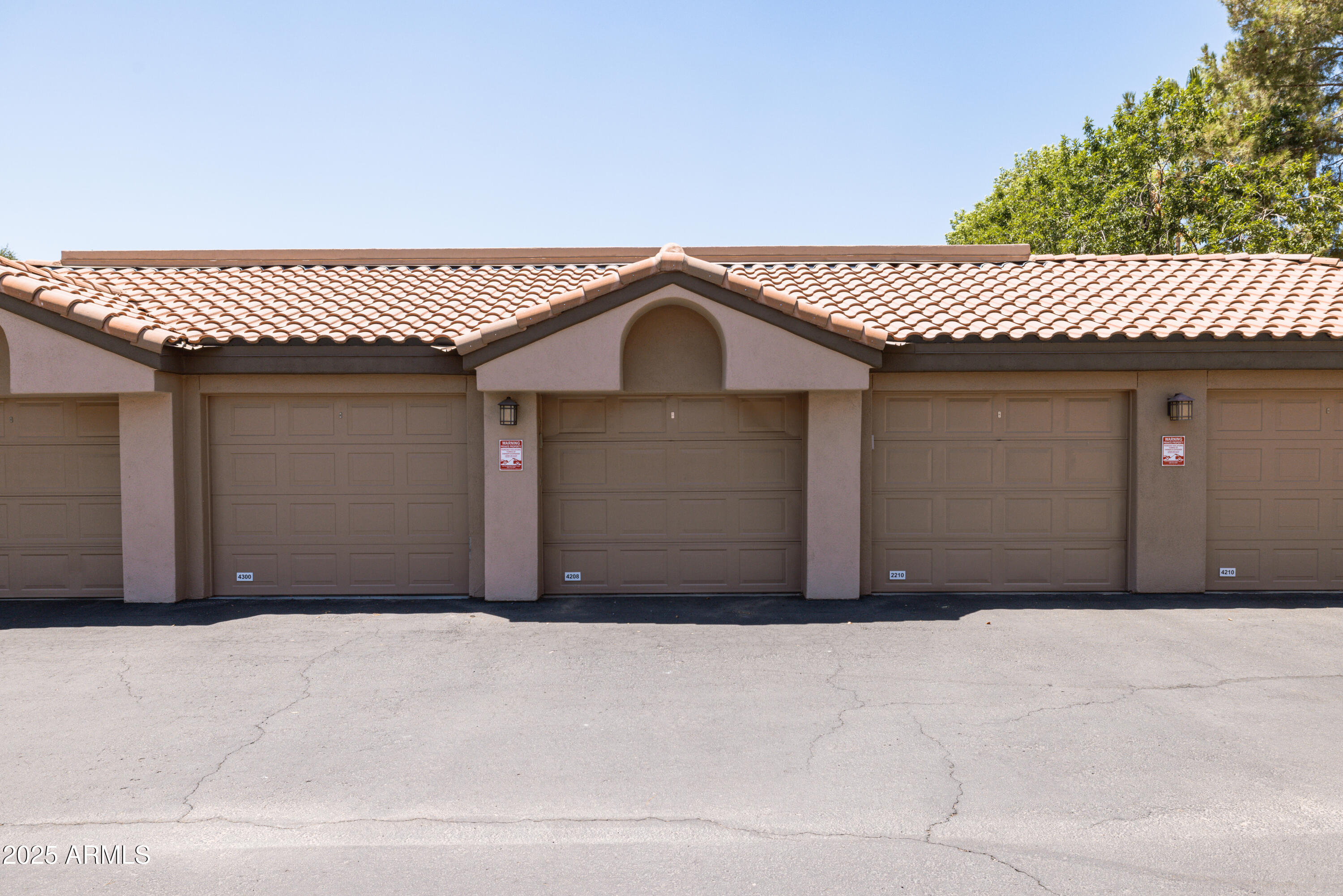 10101 N ARABIAN Trail 2004