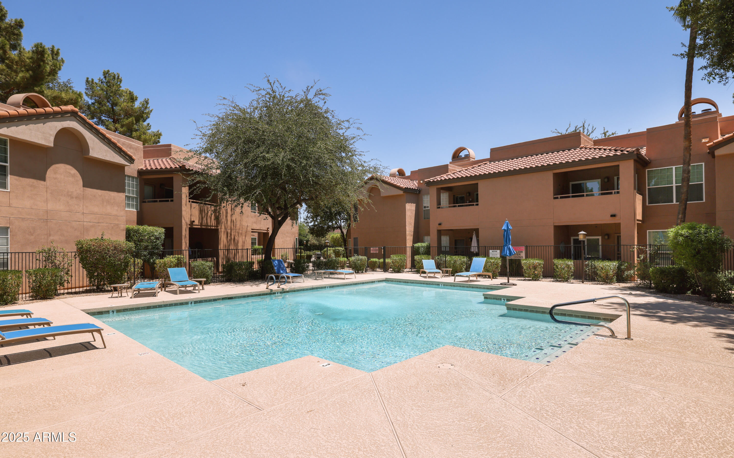 10101 N ARABIAN Trail 2004