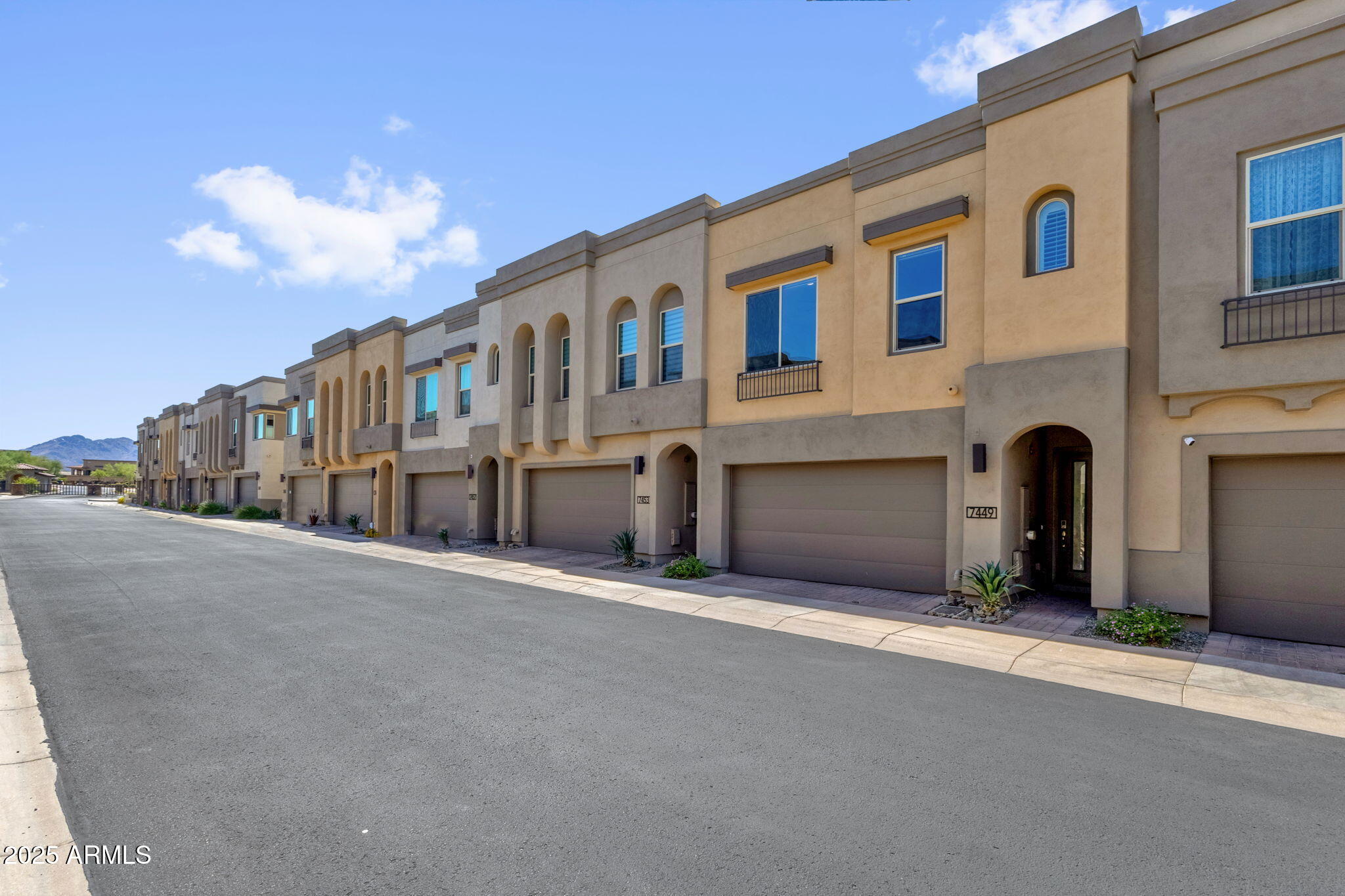 7449 E VIA DE LUNA Drive