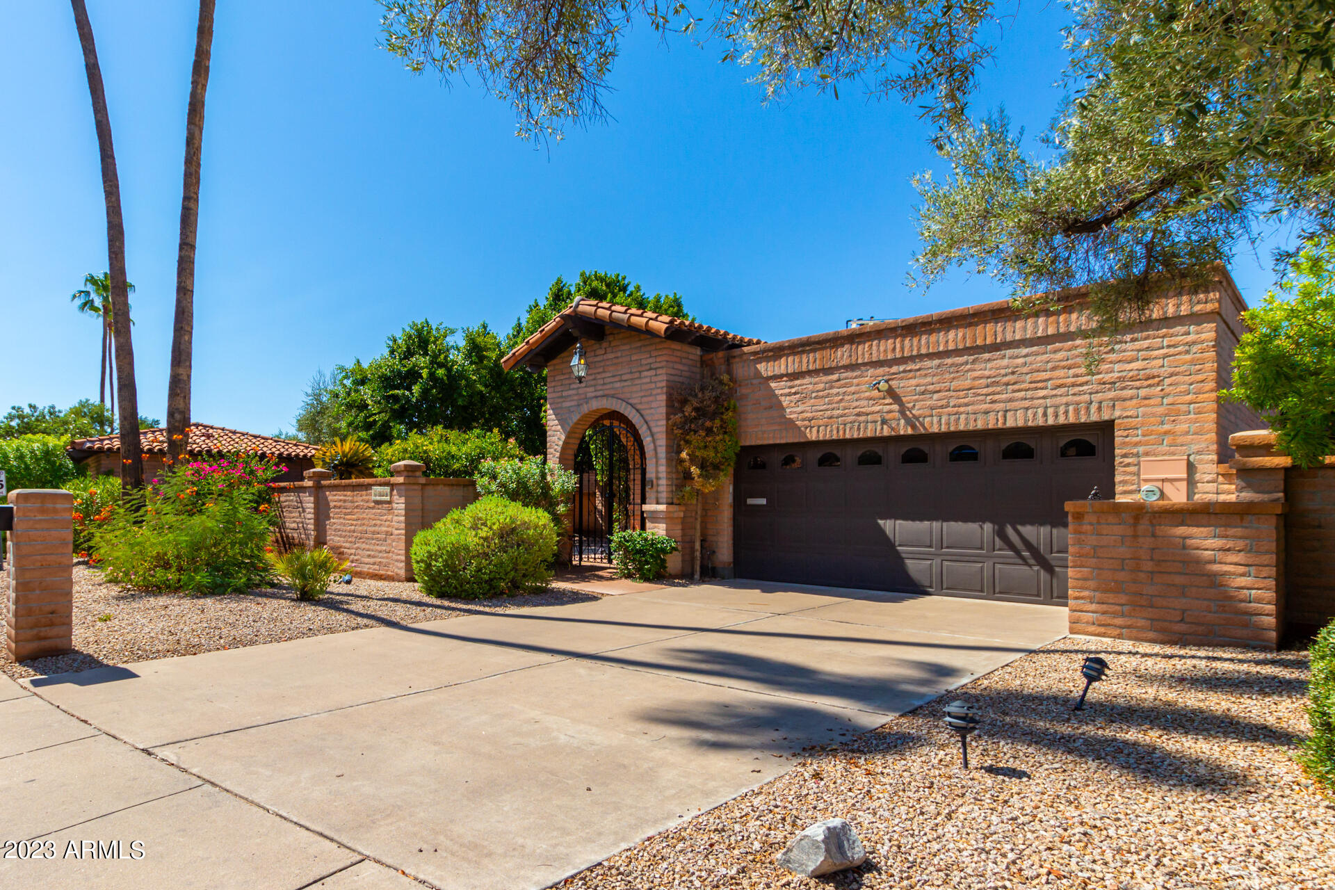 6824 N 17th Place