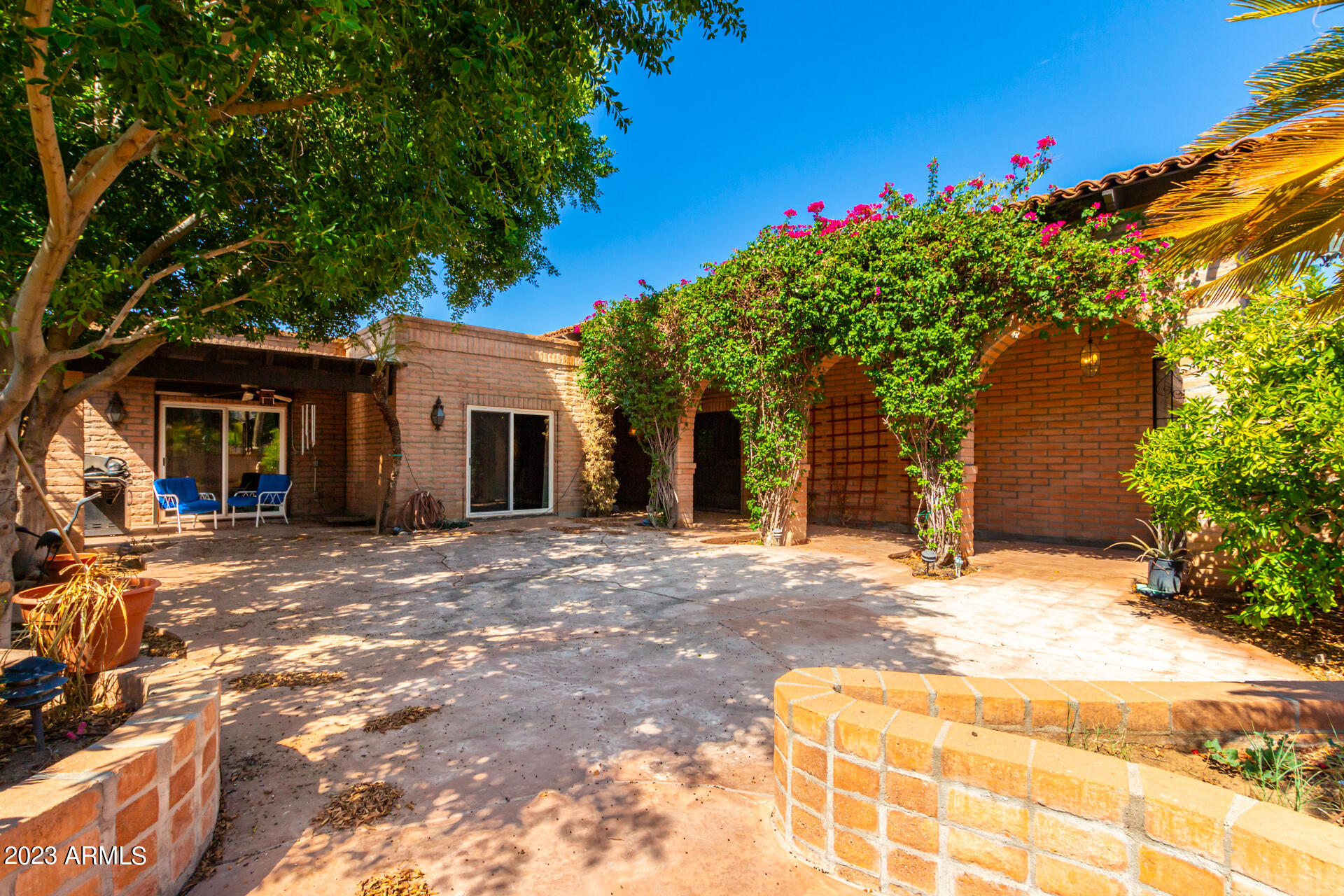 6824 N 17th Place