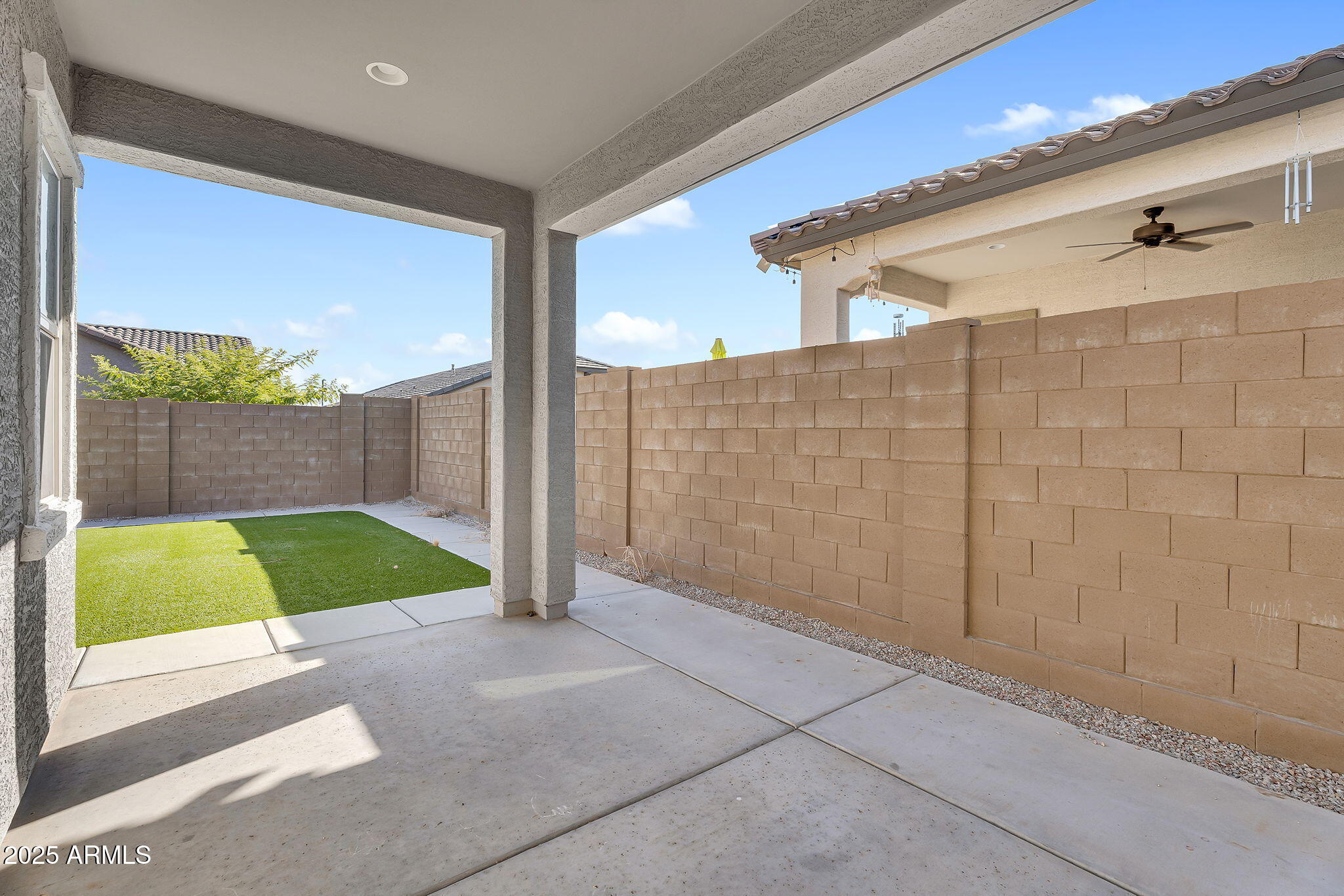 19027 W SIERRA Street