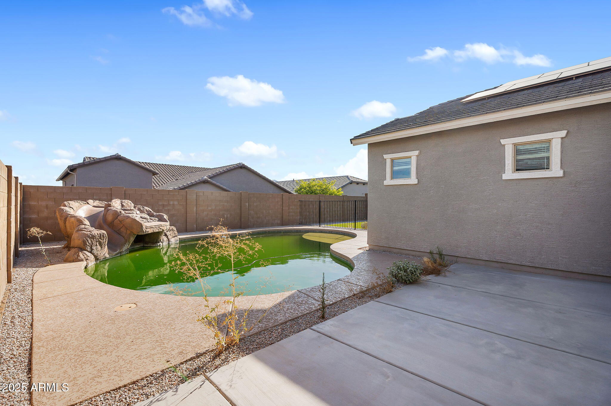 19027 W SIERRA Street