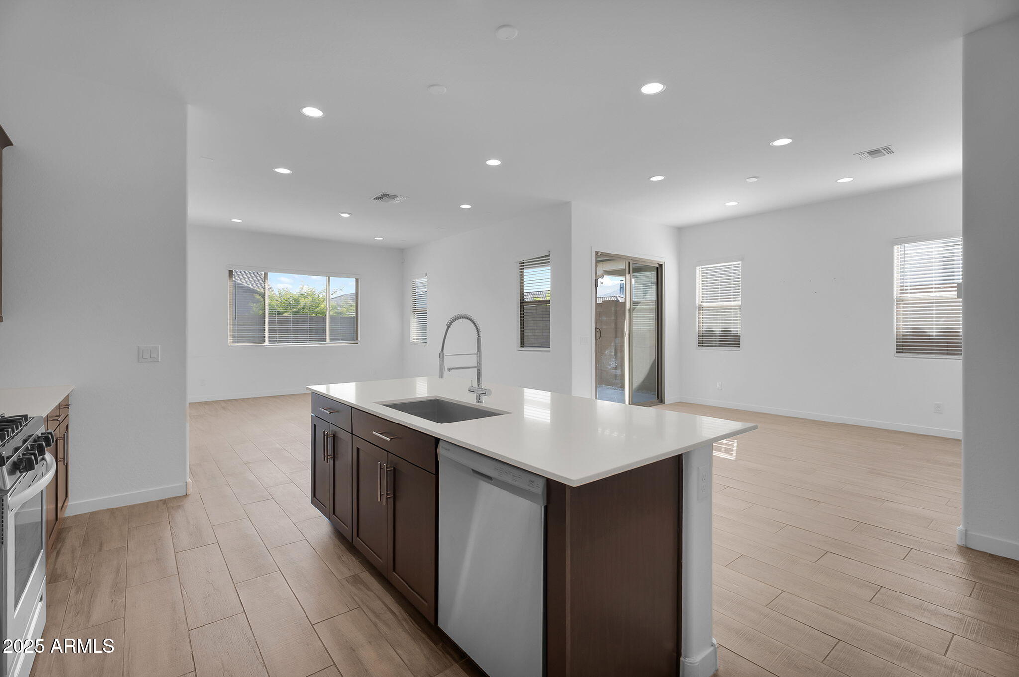 19027 W SIERRA Street
