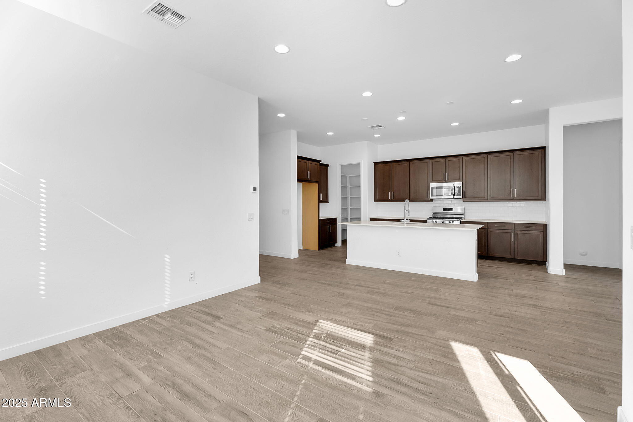 19027 W SIERRA Street