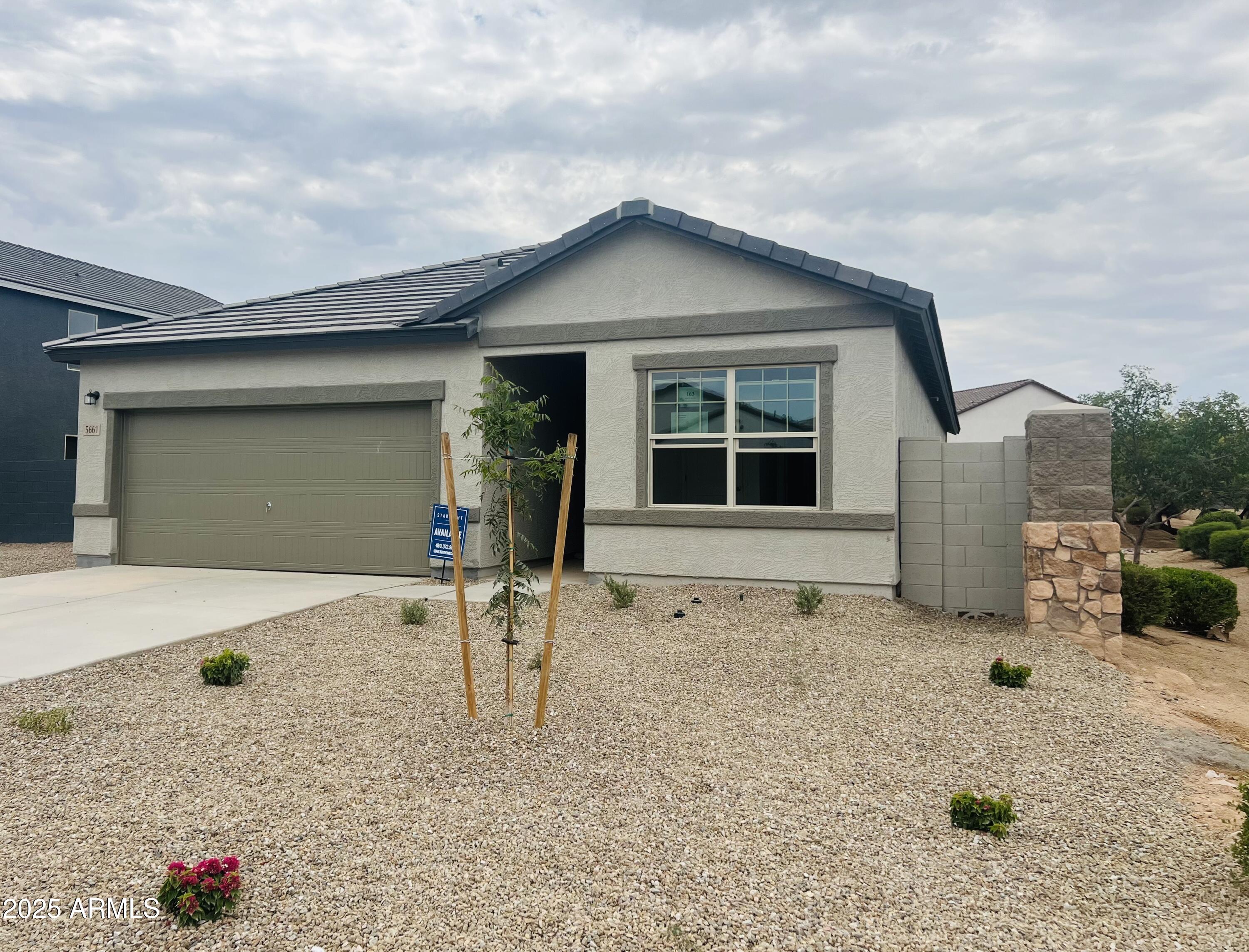 5661 E IRIS Drive