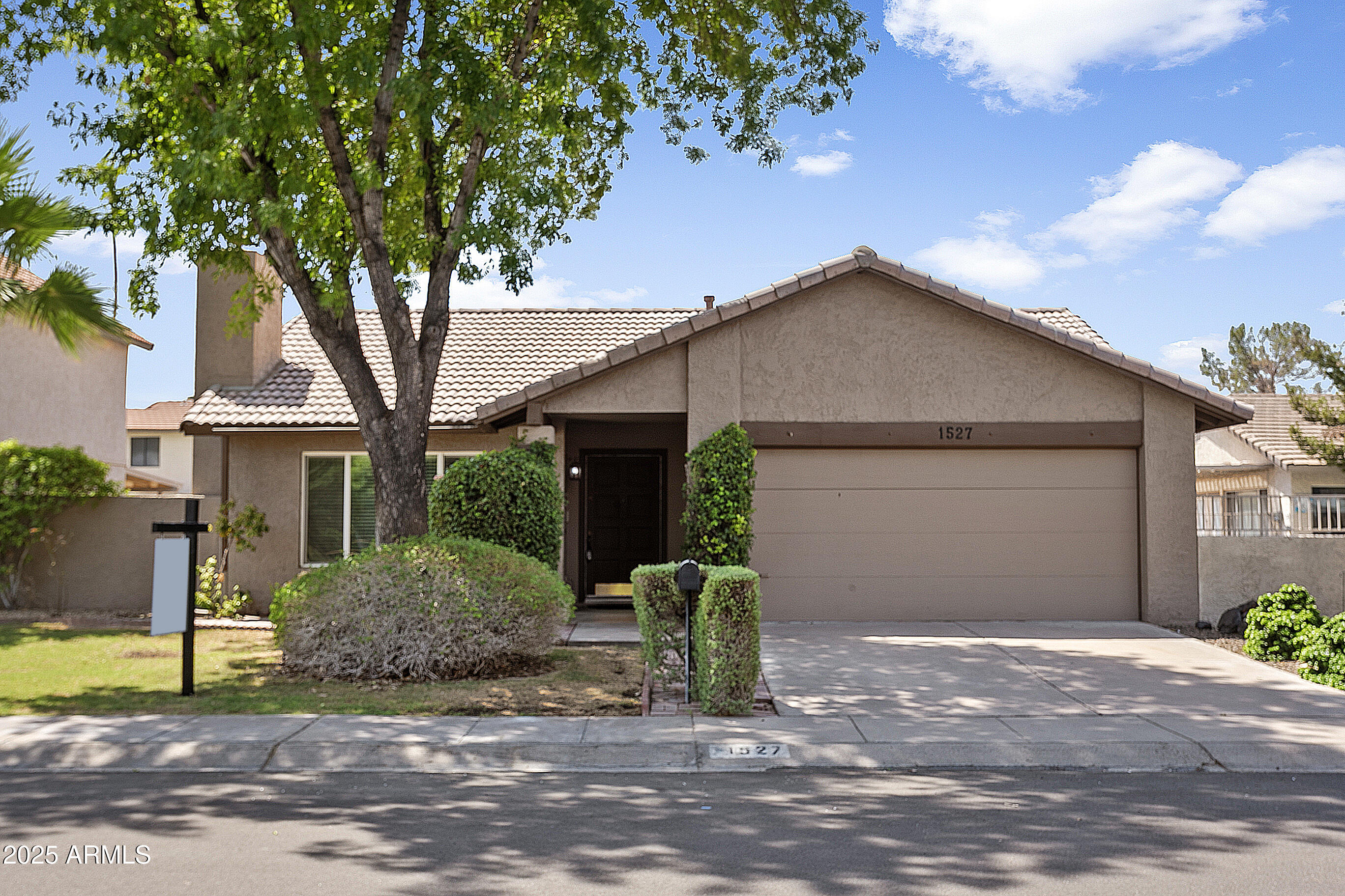 1527 E WESTWIND Way