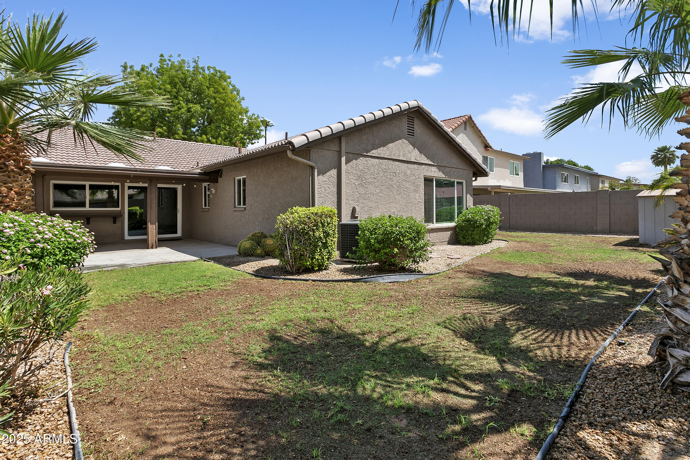 1527 E WESTWIND Way