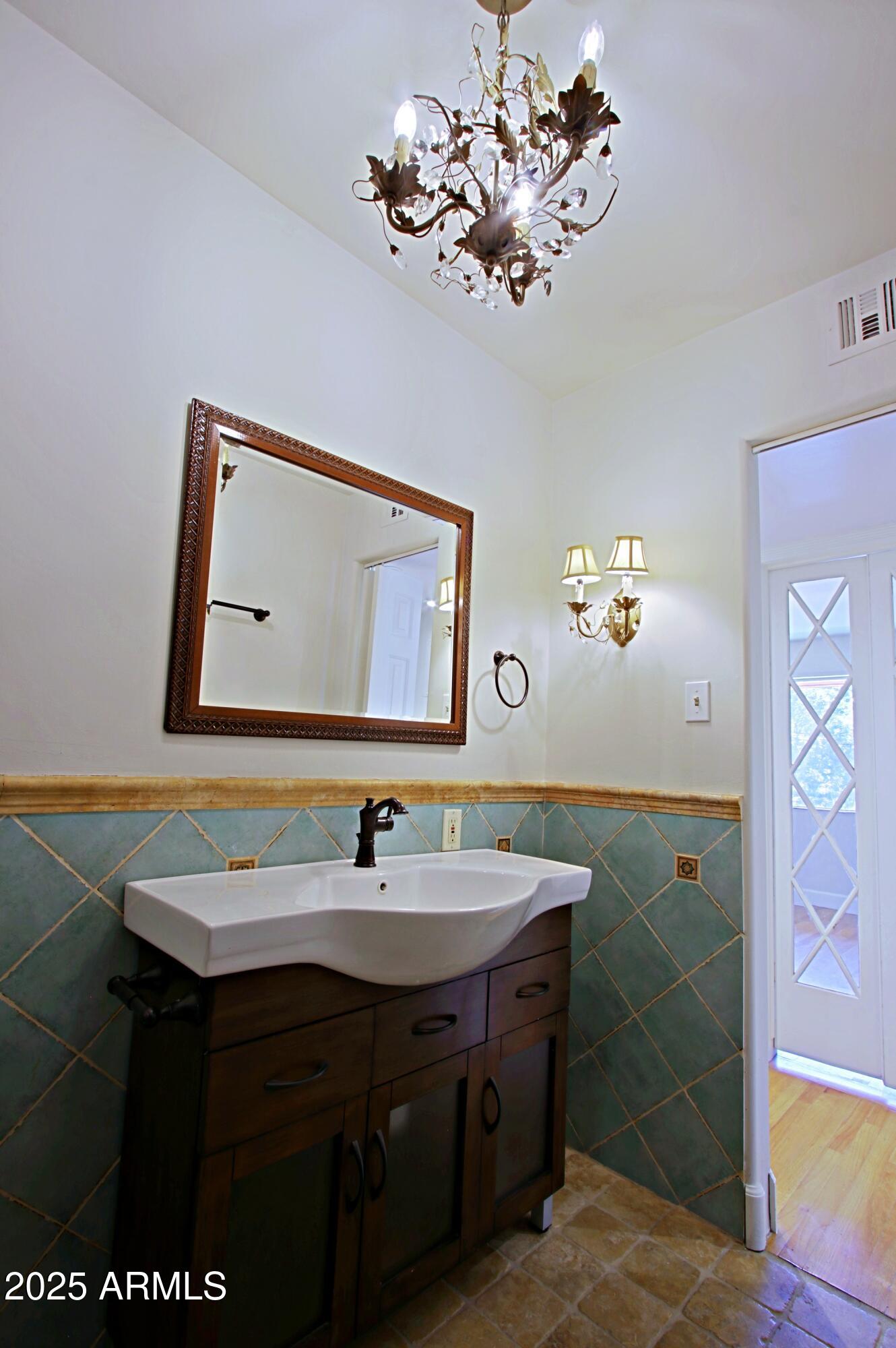 190 E CORONADO Road 73