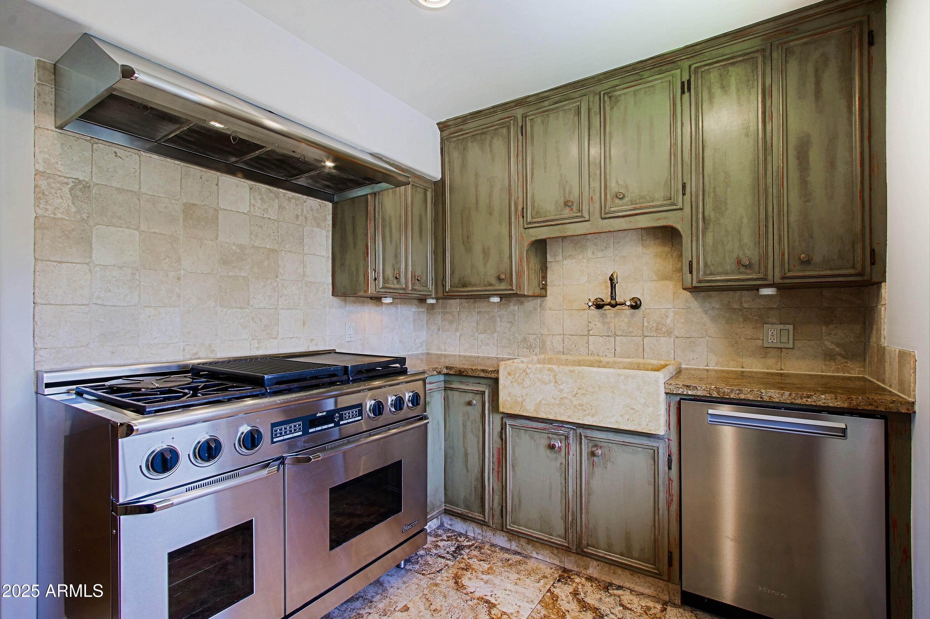 190 E CORONADO Road 73
