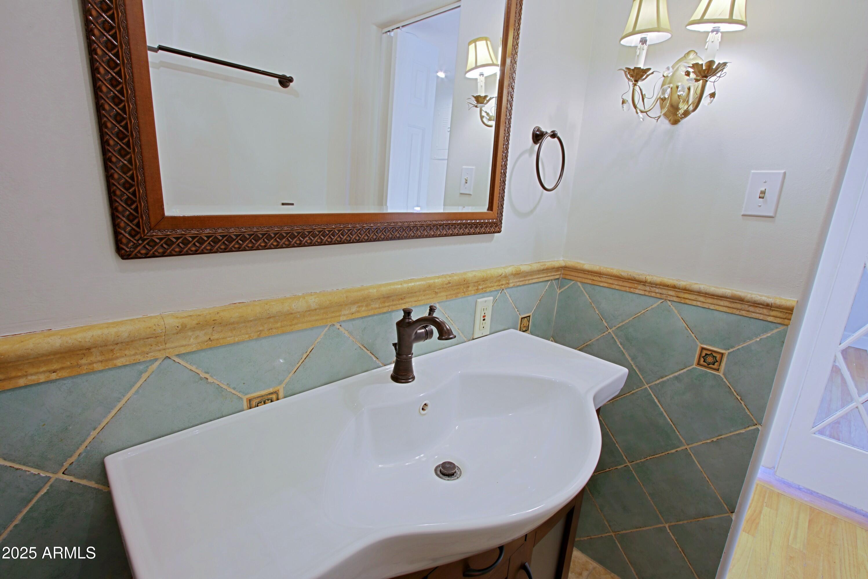 190 E CORONADO Road 73